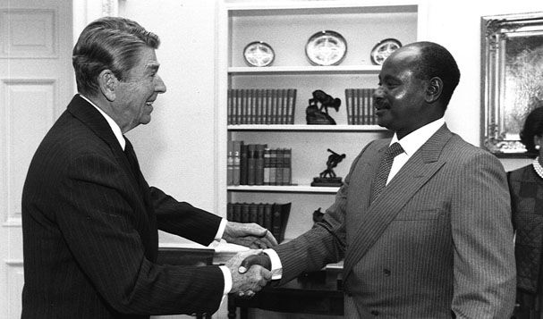 Museveni meeting Reagan in 1987 at the White House.